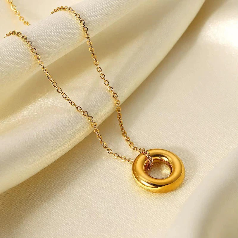 18K Gold-Plated Stainless Steel Cubic Zirconia Circle Pendant Necklace for Women